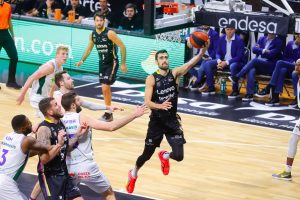 El Lenovo Tenerife se lleva un partidazo y sella su billete copero (13)