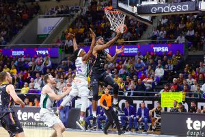 El Lenovo Tenerife se lleva un partidazo y sella su billete copero (14)