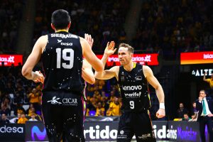 El Lenovo Tenerife se lleva un partidazo y sella su billete copero (11)