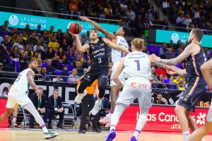 El Lenovo Tenerife se lleva un partidazo y sella su billete copero (8)