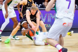 El Lenovo Tenerife se lleva un partidazo y sella su billete copero (9)