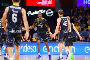 El Lenovo Tenerife se lleva un partidazo y sella su billete copero (7)