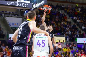 El Lenovo Tenerife se lleva un partidazo y sella su billete copero (4)