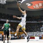 El Lenovo Tenerife 'asalta' el Olímpic y jugará la final de Copa (6)