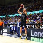 El Lenovo Tenerife tumba al BAXI Manresa, tras una segunda mitad de libro (8)