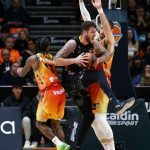 El Lenovo Tenerife cae en La Fonteta, tras un mal tercer cuarto (5)