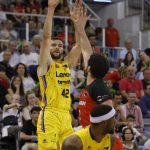 El Lenovo Tenerife tira de oficio para ganar en Granada (3)