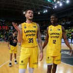 El Lenovo Tenerife se exhibe en Miribilla (8)