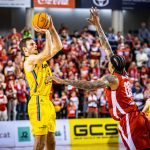 El Lenovo Tenerife cae en Manresa y la eliminatoria volverá a la Isla (8)