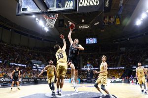 El Lenovo Tenerife cede ante el Barça, tras ponerle contra las cuerdas (11)