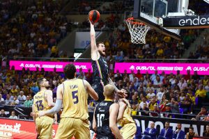 El Lenovo Tenerife cede ante el Barça, tras ponerle contra las cuerdas (10)