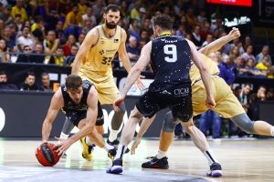 El Lenovo Tenerife cede ante el Barça, tras ponerle contra las cuerdas (7)