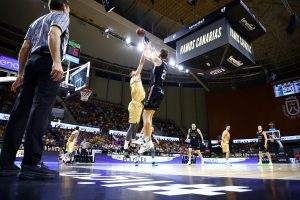 El Lenovo Tenerife cede ante el Barça, tras ponerle contra las cuerdas (5)