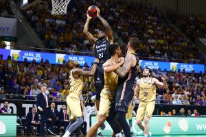 El Lenovo Tenerife cede ante el Barça, tras ponerle contra las cuerdas (3)