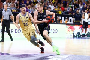 El Lenovo Tenerife cede ante el Barça, tras ponerle contra las cuerdas (2)