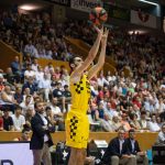 El Lenovo Tenerife gana en Fontajau con un gran ejercicio defensivo (10)