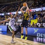 El Lenovo Tenerife suma un valioso triunfo para aferrarse al liderato de la BCL (5)