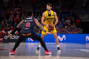El Lenovo Tenerife cae ante el Baskonia apurando sus opciones hasta el final (9)