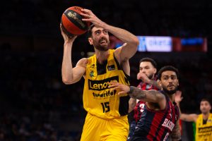 El Lenovo Tenerife cae ante el Baskonia apurando sus opciones hasta el final (4)