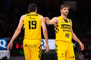El Lenovo Tenerife cae ante el Baskonia apurando sus opciones hasta el final (8)