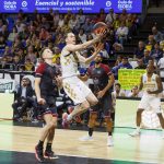 El Lenovo Tenerife cae ante el Monbus Obradoiro (8)
