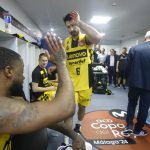 El Lenovo Tenerife hace añicos los pronósticos y tumba al campeón (8)