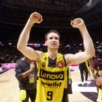 El Lenovo Tenerife hace añicos los pronósticos y tumba al campeón (7)