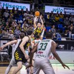 El Lenovo Tenerife suma un trabajado triunfo y sella su pase al Top 8 de la BCL (7)