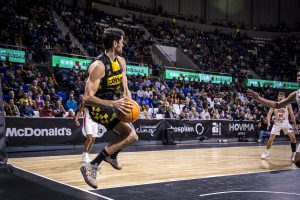 El Lenovo Tenerife suma un triunfo importante ante el Hapoel Jerusalem (2)