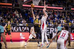 El Lenovo Tenerife suma un triunfo importante ante el Hapoel Jerusalem (6)