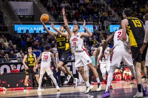 El Lenovo Tenerife suma un triunfo importante ante el Hapoel Jerusalem (7)