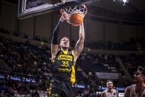 El Lenovo Tenerife suma un triunfo importante ante el Hapoel Jerusalem (9)