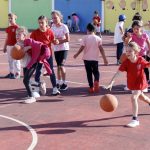 Los técnicos de cantera llevan a cabo entrenos de iniciación en centros escolares (1)