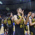 El Lenovo Tenerife supera al líder Unicaja con un partidazo (10)