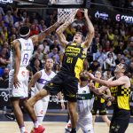 El Lenovo Tenerife supera al líder Unicaja con un partidazo (8)