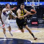 El Lenovo Tenerife supera al líder Unicaja con un partidazo (6)