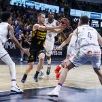 El Lenovo Tenerife supera al líder Unicaja con un partidazo (5)