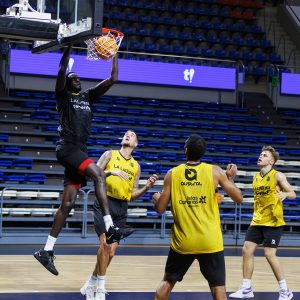 Máxima ilusión en el arranque de La Laguna Tenerife 24/25 (11)