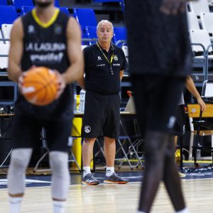 Máxima ilusión en el arranque de La Laguna Tenerife 24/25 (12)