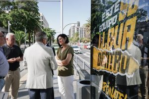 La campaña de abonos ya luce en las paradas del tranvía (5)