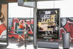 La campaña de abonos ya luce en las paradas del tranvía (4)