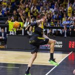 La Laguna Tenerife vuelve a teñir el derbi de aurinegro (10)