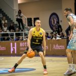 La Laguna Tenerife gana en Grecia desde la defensa (9)