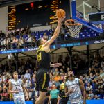 La Laguna Tenerife gana en Grecia desde la defensa (7)