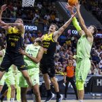 La Laguna Tenerife cae ante el Barça tras competir hasta el final (10)