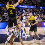 Una sinfonía coral para seguir invictos en la BCL (10)