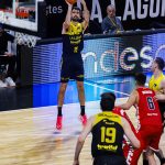 La Laguna Tenerife no da opción al Girona en una noche redonda (5)