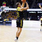 La Laguna Tenerife no da opción al Girona en una noche redonda (13)