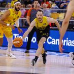 La Laguna Tenerife vuelve a pintar el derbi de aurinegro (9)