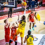 La Laguna Tenerife 'asalta' el Nou Congost (7)